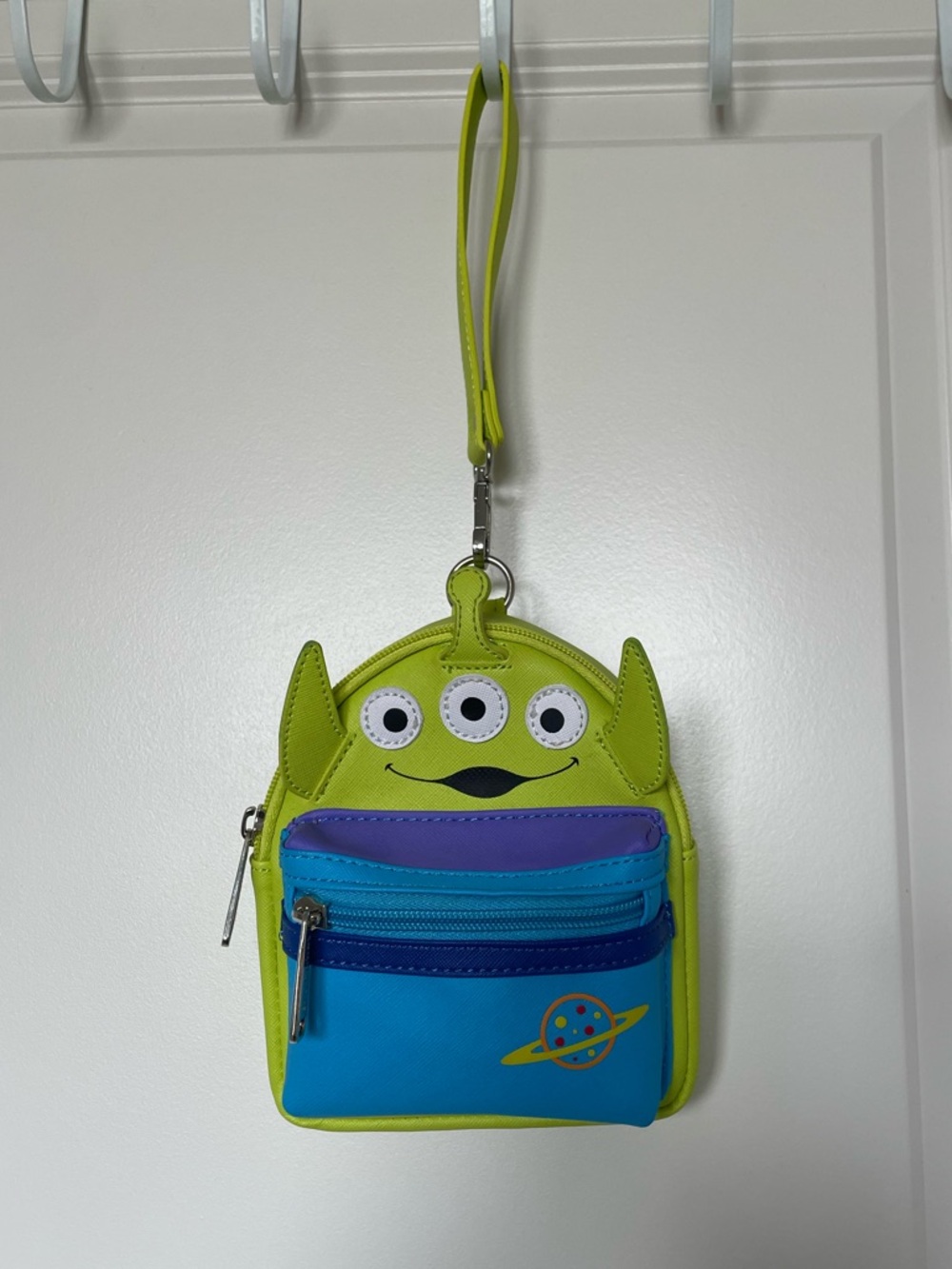 Loungefly Toy Story Alien Wristlet 🛸🩵